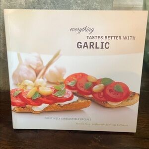 Everything Tastes Better with Garlic Cookbook